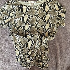 VENUS Black and Cream Snake Print Short Sleeve Top